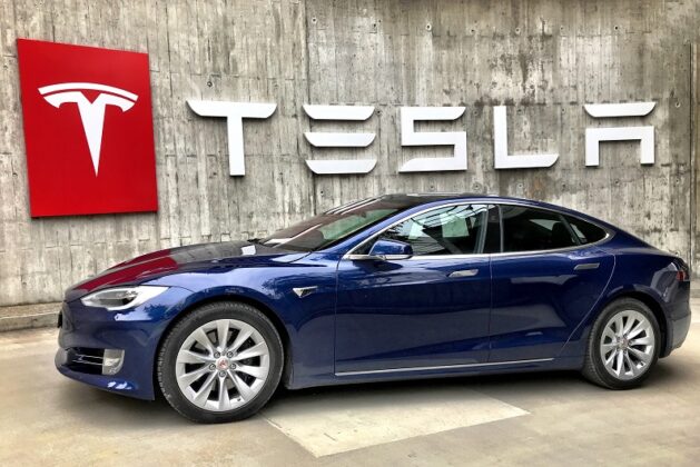 Tesla, 자동차 및 로고